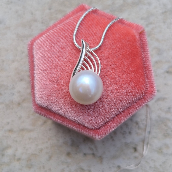 Natural White Freshwater Pearl Sterling Pendant and Chain - Picture 2 of 5
